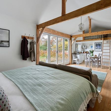 Stunning Cabin With Incredible Views Near Goodwood Rogate Exterior foto